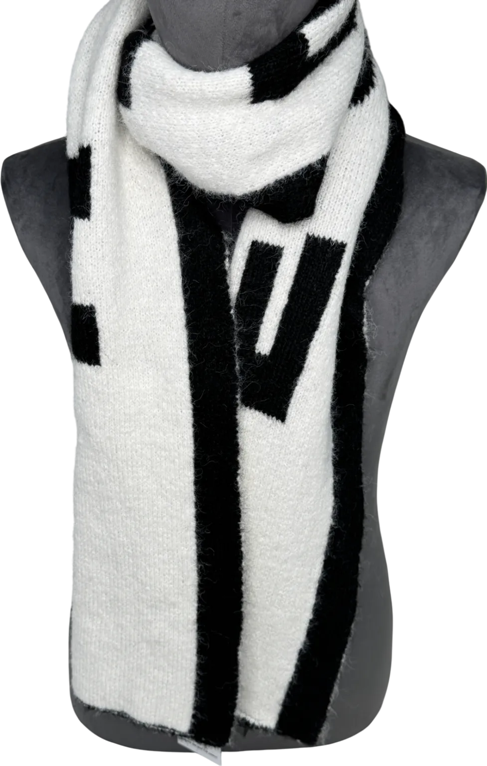 4th & Reckless Black / White Reversible Letti Logo-pattern Knitted Scarf One Size