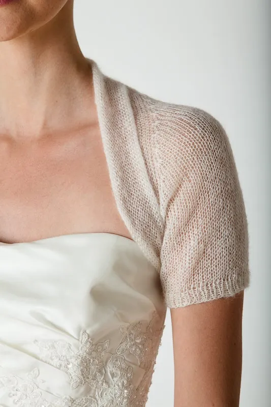 Brautjacke zum selber stricken mit kurzem Arm aus Angora oder Mohair